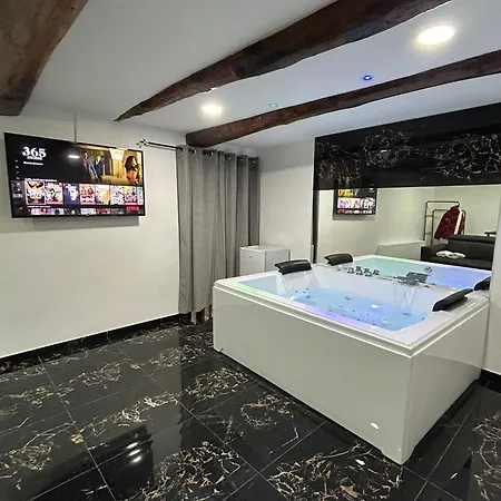 Valentino Luxury Apartament Neapol