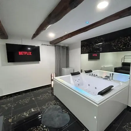 Valentino Luxury Apartment *